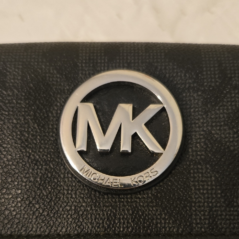 Michael Kors Black Textured Wallet - Picture 9 of 11